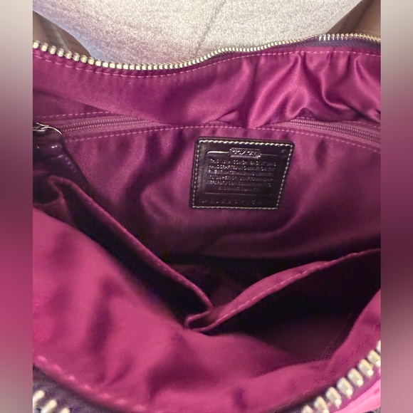 Y2K Coach Poppy Pocket Hobo 15872 | Pink Quilted Nylon Shoulder Bag - Picture 4 of 7